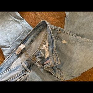 Distressed light wash fringe jeans- Size 26/2